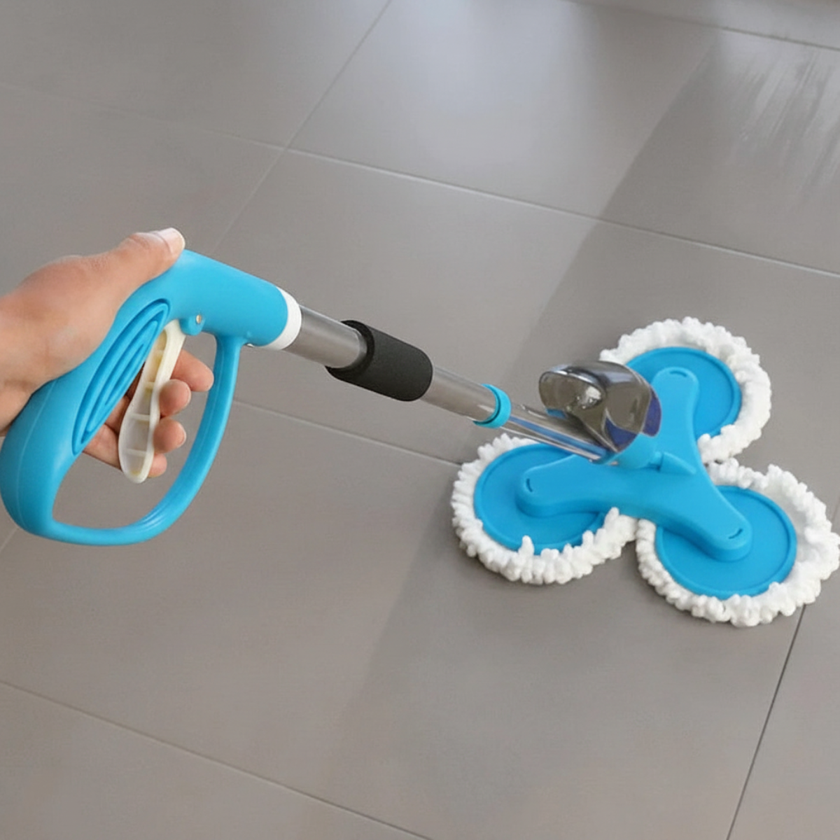 Mop cu Pulverizator și 3 Capete Rotative – Curățenie Rapidă Fără Găleată